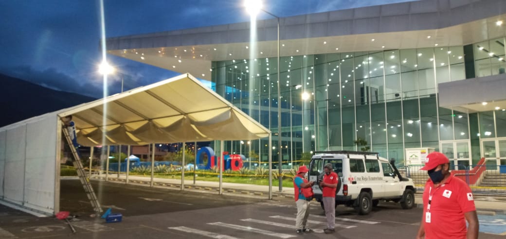 CRUZ ROJA ECUATORIANA PARTICIPÓ EN EL ARMADO E INSTALACIÓN DE LA CARPA WIIKHALL EN EL BICENTENARIO